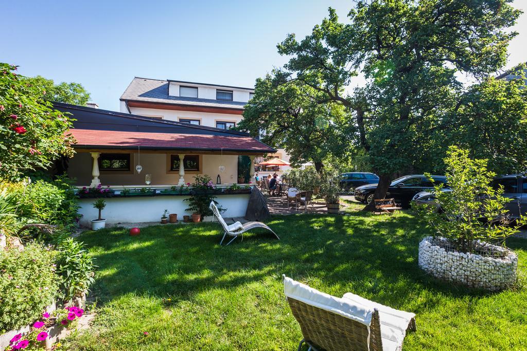 Pension Julia & Haus Elisabeth - Wallner'S Hofheuriger & Weinhof Mörbisch am See Exterior foto