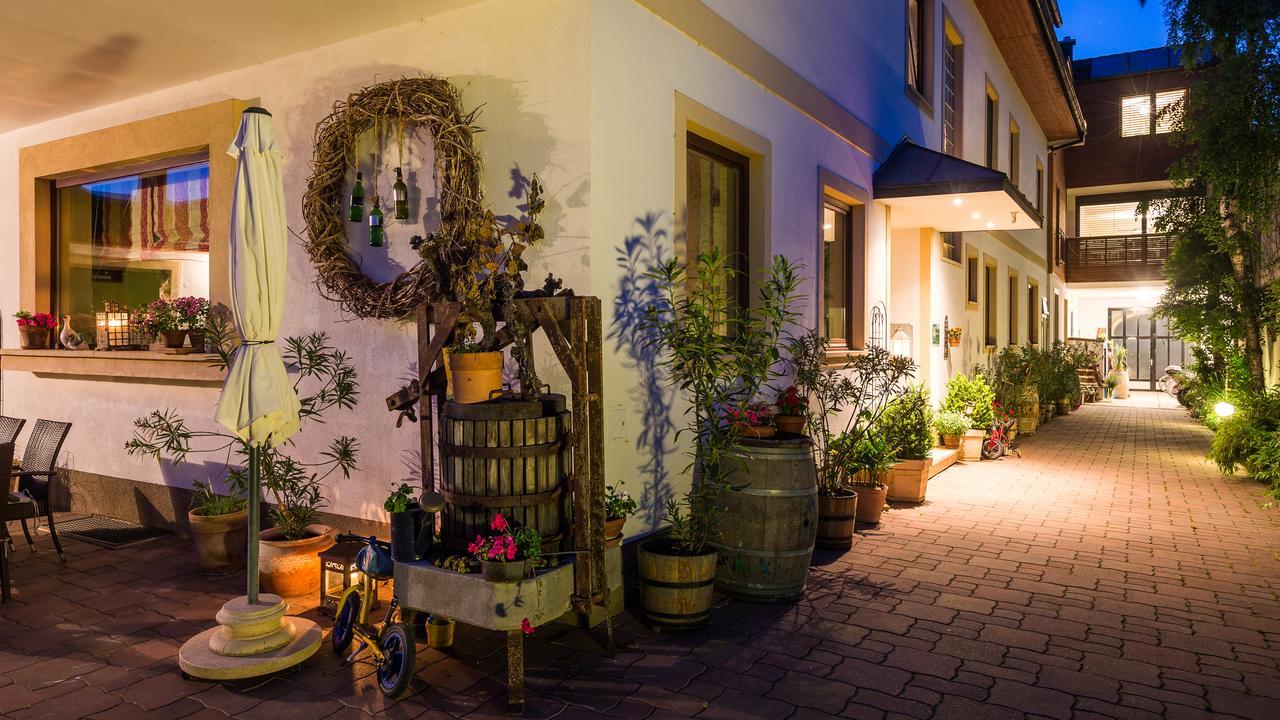 Pension Julia & Haus Elisabeth - Wallner'S Hofheuriger & Weinhof Mörbisch am See Exterior foto